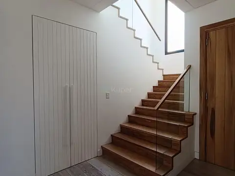 Casa alucinante en venta Ayres Plaza! 100