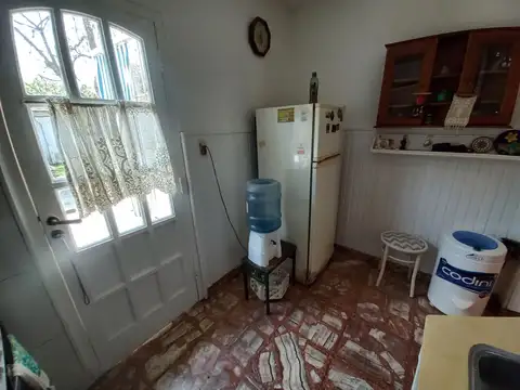 Casa 2 dormitorios 3 cuadras de estación!