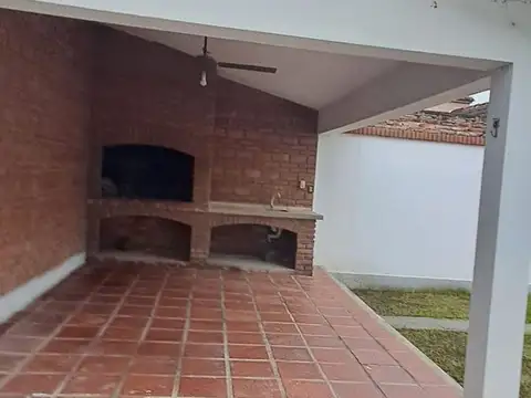 Casa 9 ambientes con 3 baños