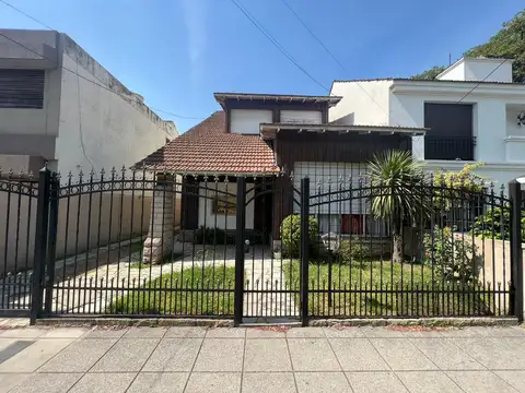 *CHALET DE 5 AMB. EN 2 PLANTAS *S/LOTE DE 10 X 52 *A MODERNIZAR