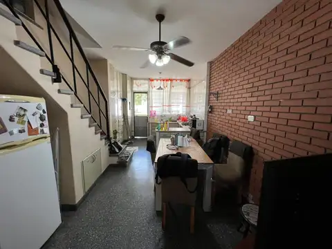 *CHALET DE 5 AMB. EN 2 PLANTAS *S/LOTE DE 10 X 52 *A MODERNIZAR