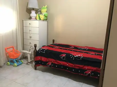 VENTA CASA CUATRO DORMITORIOS BARRIO LAS DELICIAS.