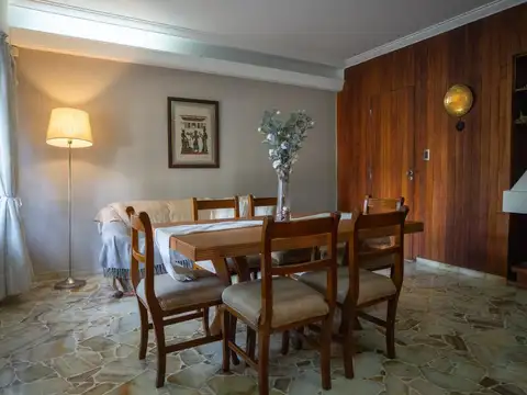 Venta de Casa 6 ambientes con cochera en Haedo Sur