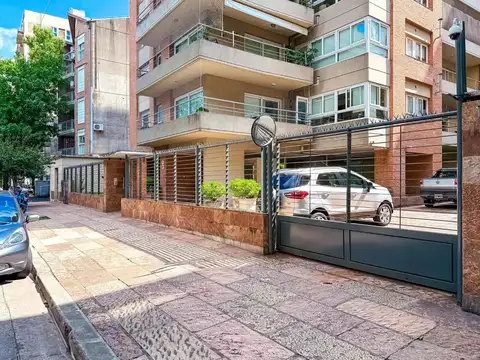VENTA COCHERA EN EXCELENTE EDIFICIO LAGUZZI
