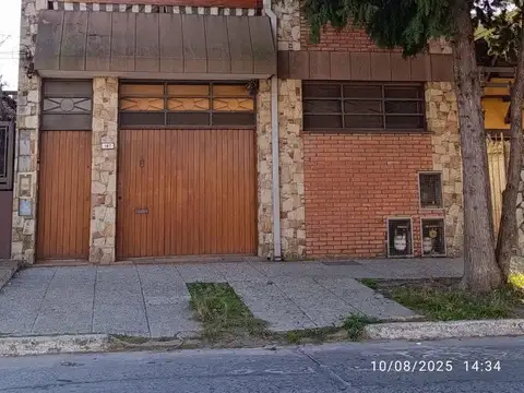 Casa 3 ambientes venta Quilmes con Local en planta baja