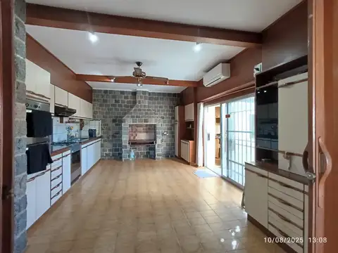 Casa 4 ambientes con 3 baños