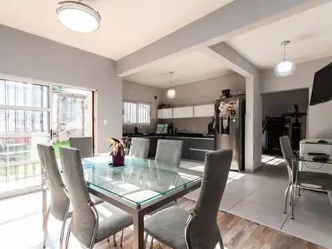 casa, lomas de zamora, patio, apto credito, reciclada, cocheras, 6 ambientes, jardin