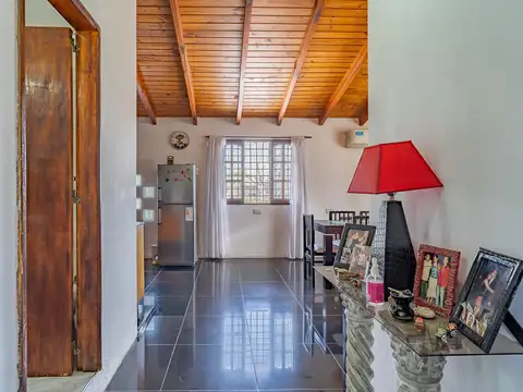 Casa 6 ambientes con 2 baños