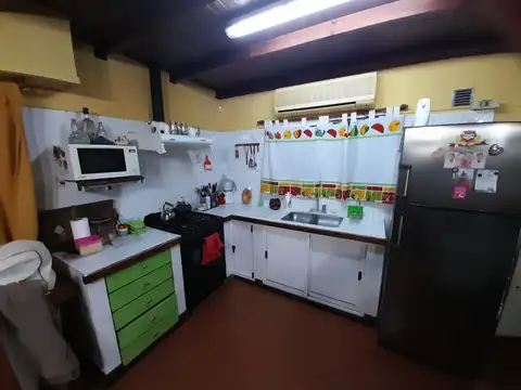 DOS VIVIENDAS SOBRE ESQUINA  CORDOBA Y FAVALORO, LUIS GUILLON