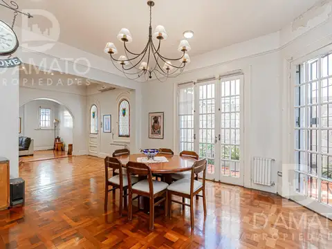 Casa 7 ambientes con 5 baños