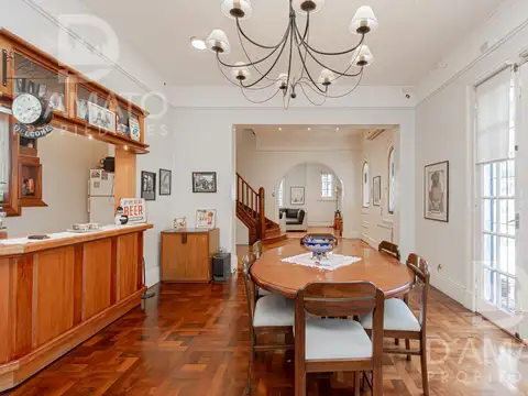 Casa en Venta con 3 cocheras