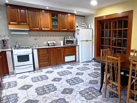 Casa en Venta con 6 cocheras