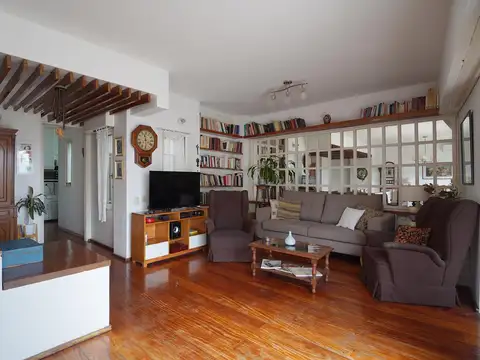 Departamento 6 ambientes con 2 baños