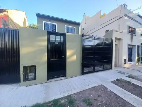 Casa en PH con 2 dormitorios y cochera a estrenar