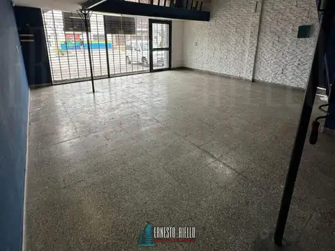 Local en Alquiler en Bernal Oeste, $ 650.000