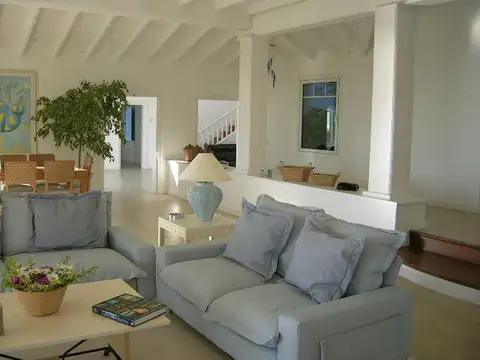 Casa 6 ambientes con 6 baños