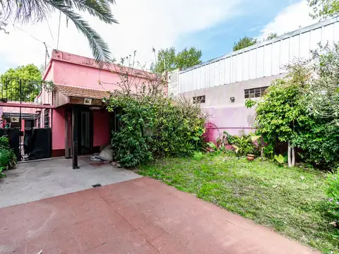 Venta Hermosa Casa 4 amb con Patio y Jardin