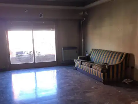 Edificio Comercial en alquiler - 2 Dormitorios 2 Baños - Depósito - Mataderos