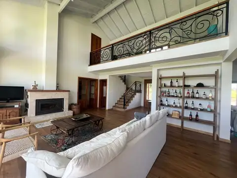 Casa 5 ambientes con 3 baños