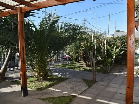 Casa en Venta con 3 cocheras