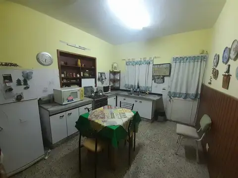 CASA  EN VENTA LOMAS DE ZAMORA 2 PISOS APTOCREDITO