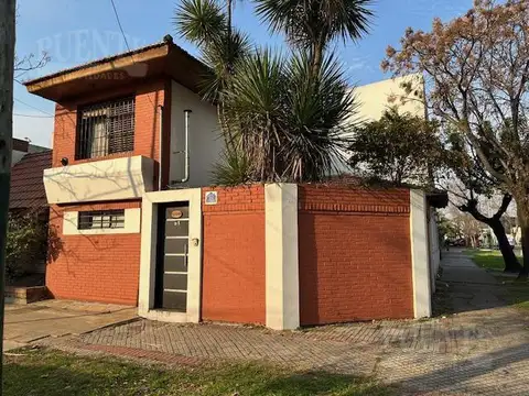 Campos esquina Chacabuco al 1300