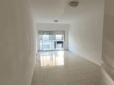 Monoambiente con Balcón al Este – Piso 6° – Muy Luminoso – Balvanera