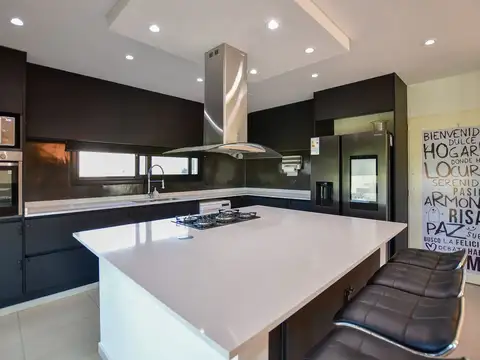 CASA EN ALQUILER AREA 60 - LA VICTORIA 7 AMBIENTES