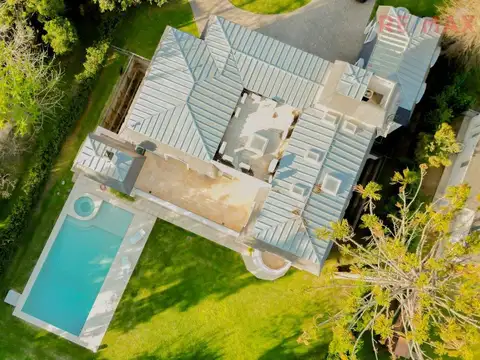 Casa 6 ambientes con 7 baños