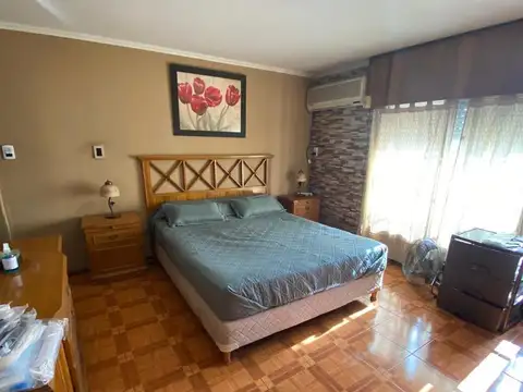 Casa en venta de dos dormitorios en planta alta  en Barrio Matheu