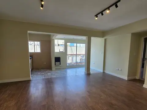 Venta Departamento 2 ambientes. Balcón al frente. Zona centro