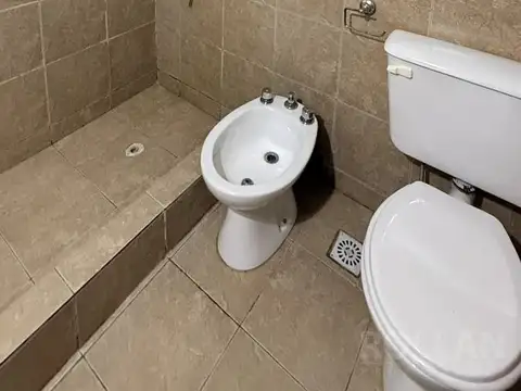 Depto. 3 amb en P.A  con Patio  . en CARAPACHAY! ALQUILER