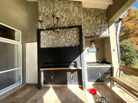 Casa en Venta con 3 cocheras