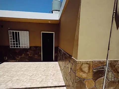Casa en Alquiler con 1 cochera