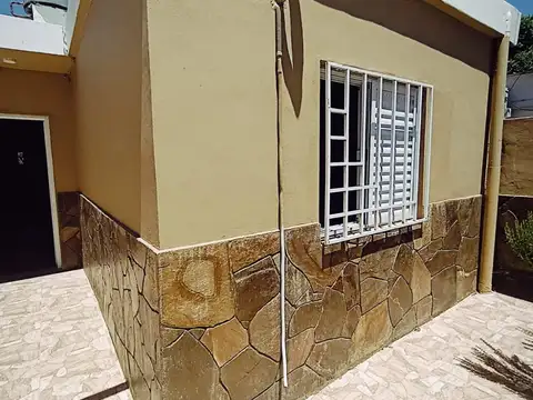 Casa 6 ambientes con 1 baño