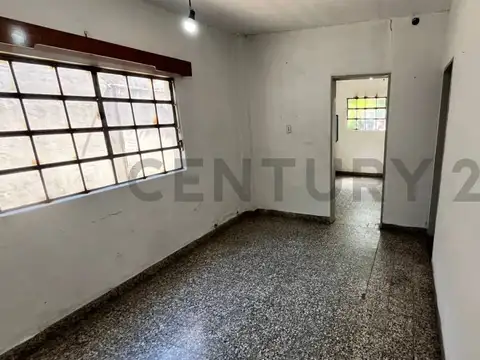 CASA 3 AMBIENTES C/COCHERA Y PATIO HAEDO MORON