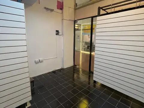 ALQUILER---LOCAL COMERCIAL - - - Corrientes al 800