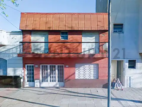 VENTA CASA 4 AMBIENTES CON PATIO, TERRAZA, GARAGE, APTO CREDITO EN BARRACAS