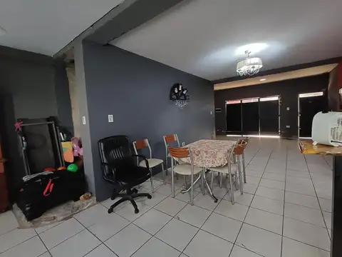 Casa 2 ambientes con 1 baño