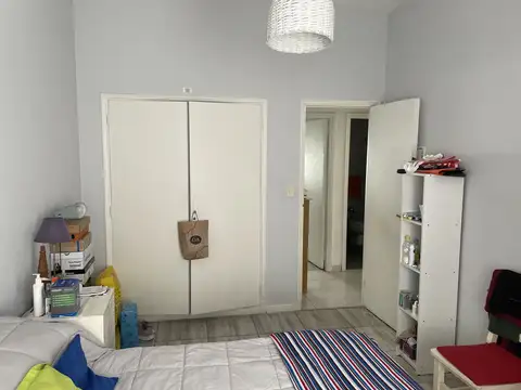 4 ambientes al frente con balcón corrido