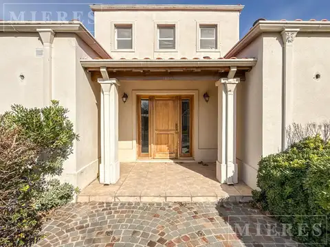 Casa 5 ambientes con 3 baños