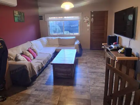 Casa 5 ambientes con 2 baños