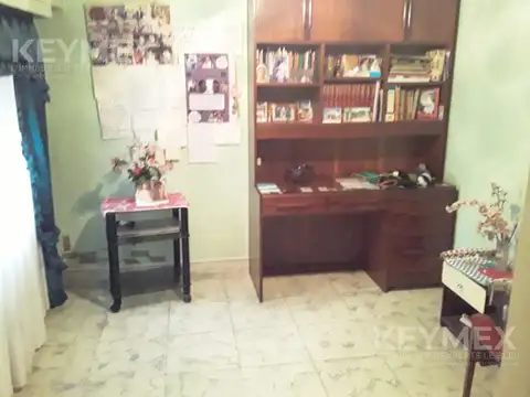 Casa 7 ambientes con 2 baños