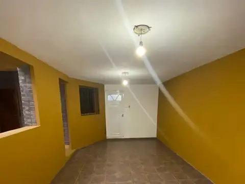 Casa 5 ambientes con 1 baño