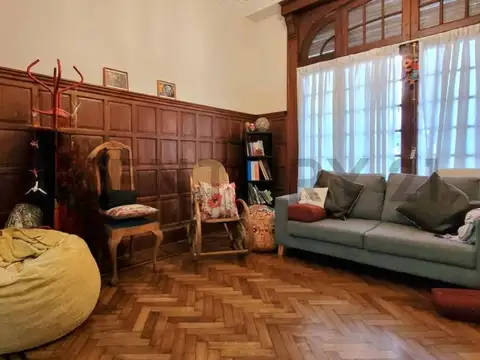 VENTA PH 5 AMBIENTES CON PATIO EN FLORES