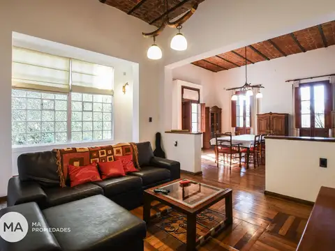 Casa 3 Dormitorios con jardín y pileta - Agrelo 800 - Alberdi - Rosario | Venta