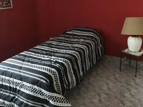 Casa 7 ambientes con 2 baños