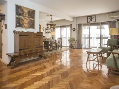 Exclusivo Semipiso Cuatro Ambientes con Cochera en la Isla, Palermo Chico