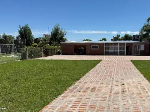 CASA QUINTA DE 3 DORM., 3 COCHERAS EN VENTA, RUTA1