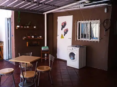 Casa en venta - 2 dormitorios 1 baño - 90mts2 - Berazategui